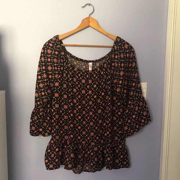 Xhilaration Tops - 🦋Target black flowy shirt🦋